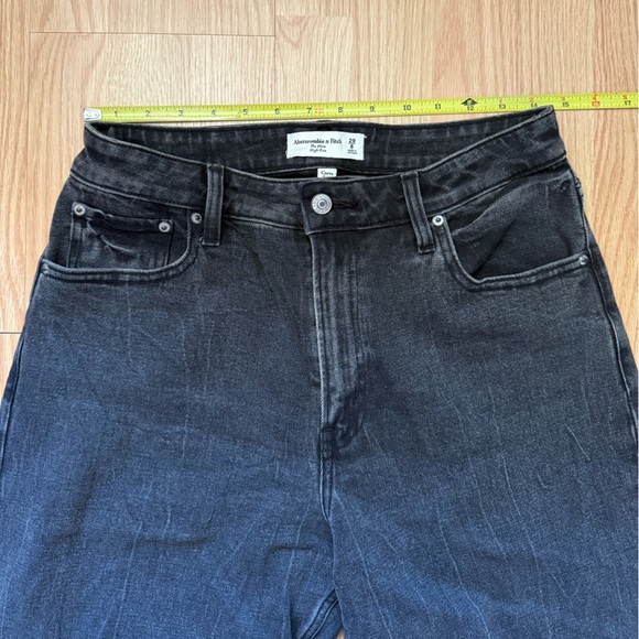 Abercrombie & Fitch The Mom High Rise Black Jeans Size 28 - Picture 6 of 6